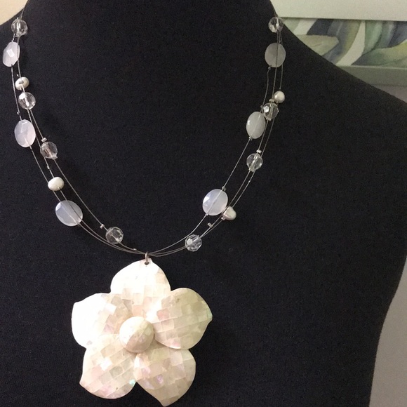 Mother of Pearl Adjustable Floral Necklace 🌸 UNIQUE and RARE - Picture 3 of 8